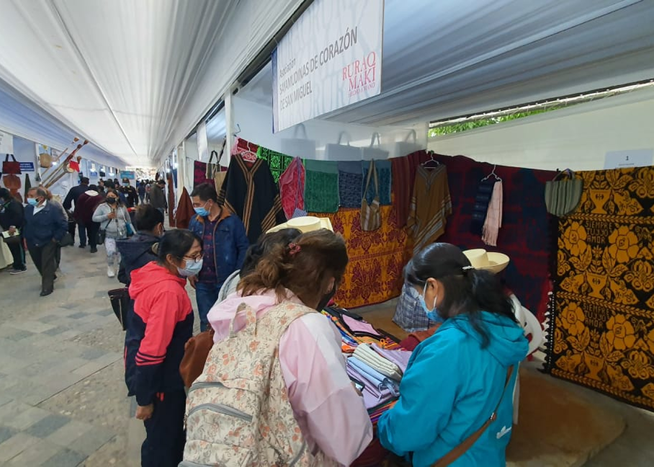 La Ministra de Cultura, Gisela Ortiz, inauguró hoy Ruraq maki, hecho a mano en Cajamarca