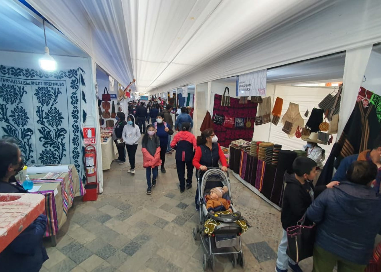 La Ministra de Cultura, Gisela Ortiz, inauguró hoy Ruraq maki, hecho a mano en Cajamarca