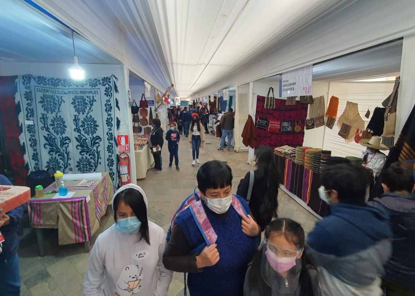 La Ministra de Cultura, Gisela Ortiz, inauguró hoy Ruraq maki, hecho a mano en Cajamarca