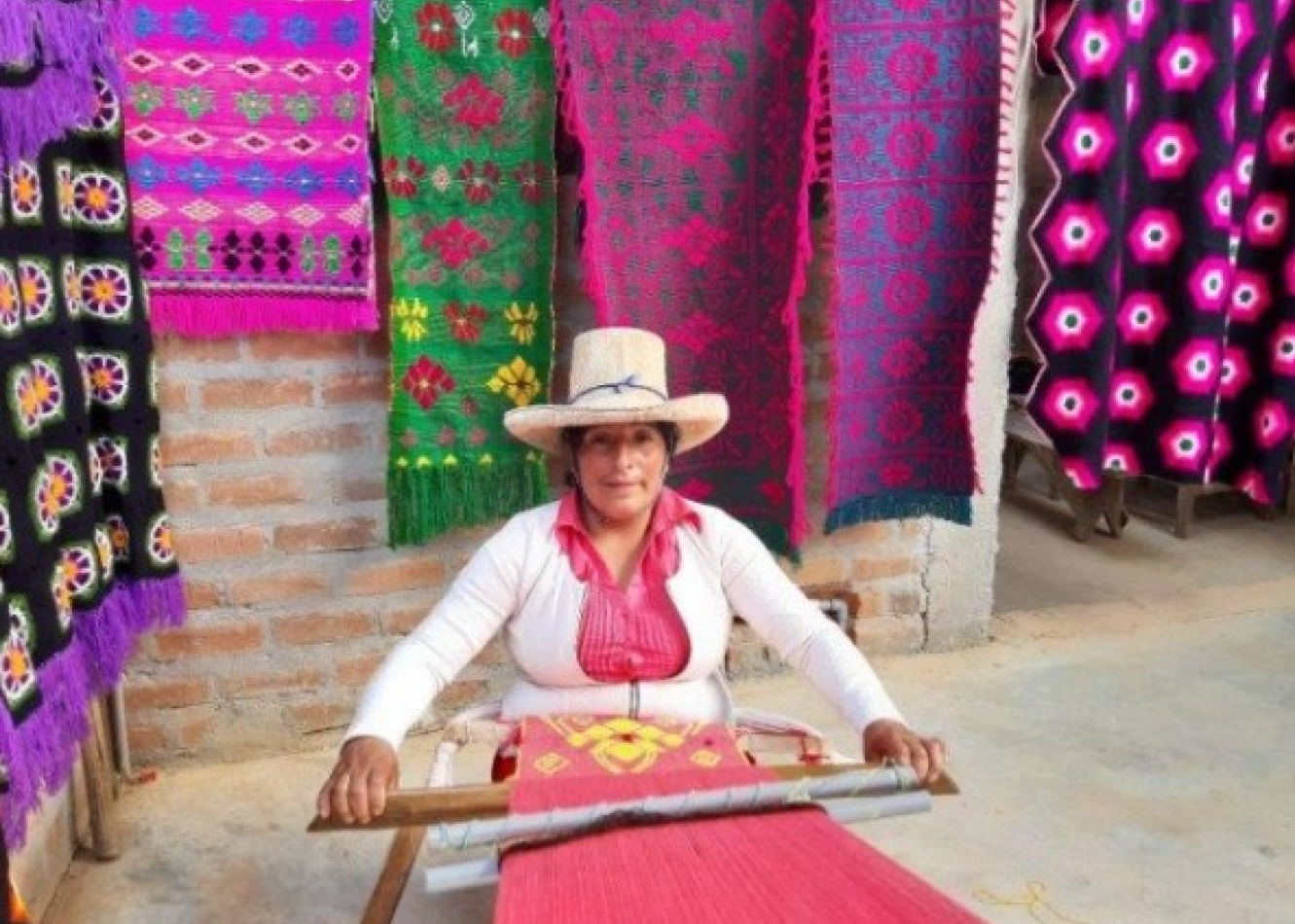 Asociación de Mujeres Emprendedoras Manos Unidas de Cujaca