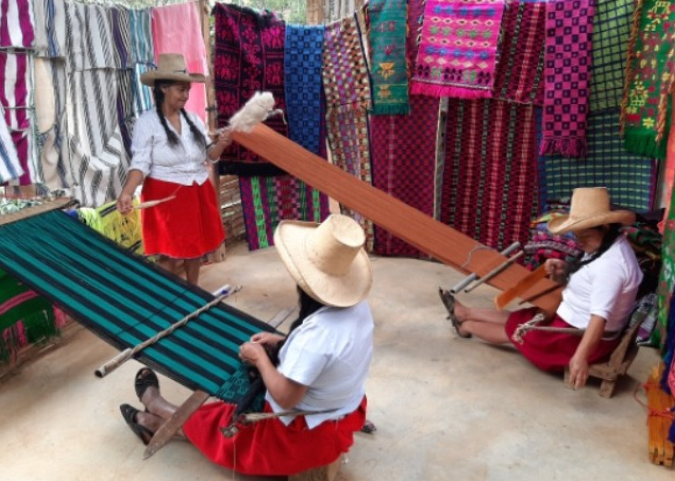 Asociación de Mujeres Emprendedoras Manos Unidas de Cujaca - Piura  📲Visita nuestro catálogo virtual en https://emprendedorasmanosunidas.ruraqmaki.pe/