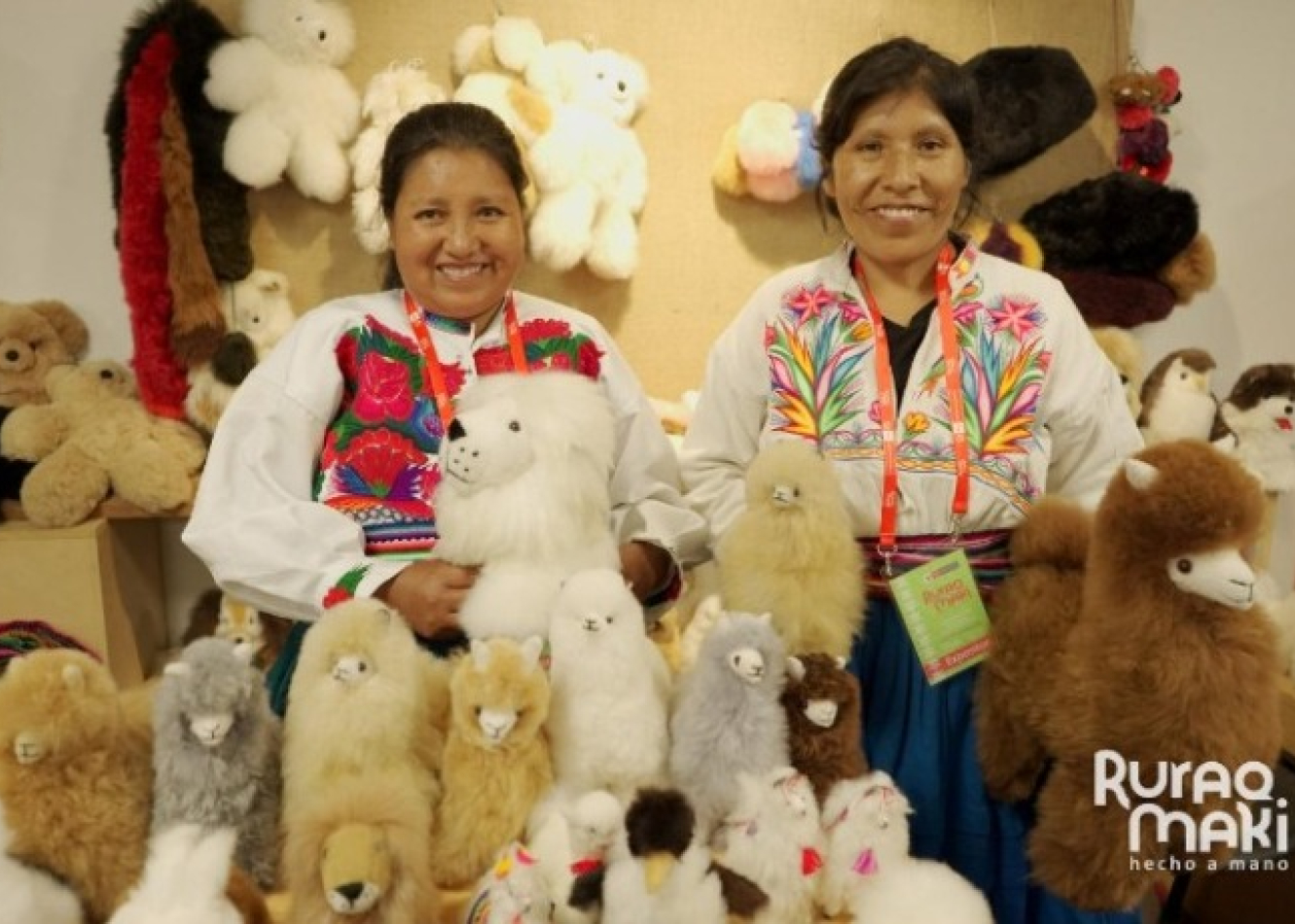 Llanka'q Warmis Peletería  Las mujeres de la asociación cuentan con el apoyo del Proyecto Qhapaq Ñan Perú desde el año 2007, en el marco de las actividades implementadas por el Proyecto Integral Huaycán de Cieneguilla, con la finalidad de concientizar e involucrar a la población de las zonas aledañas al sitio arqueológico en torno a su preservación y difusión.