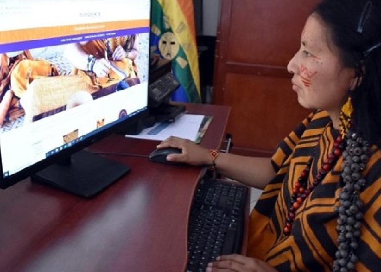 Uso de redes sociales y página web