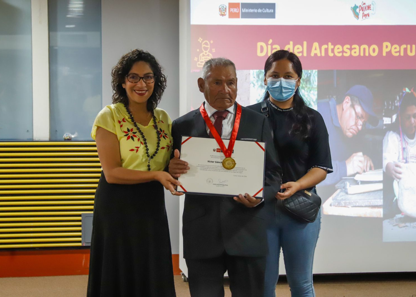 MAESTRO VICTOR SÁNCHEZ CÁRDENAS - CERAMISTA DE QUINUA