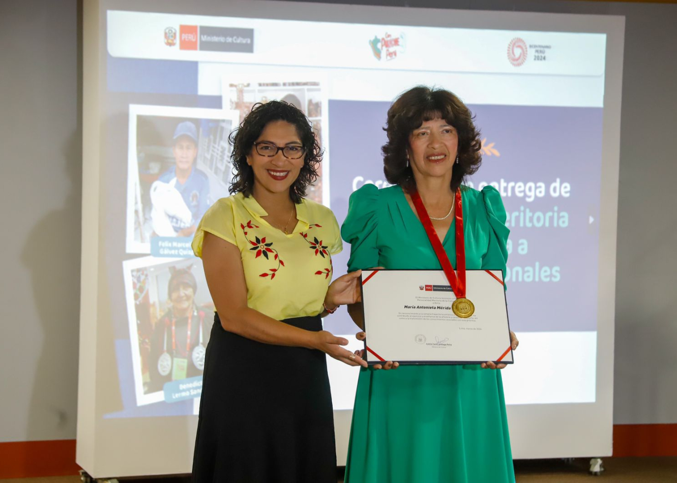 MAESTRA MARÍA ANTONIETA MÉRIDA - CERAMISTA