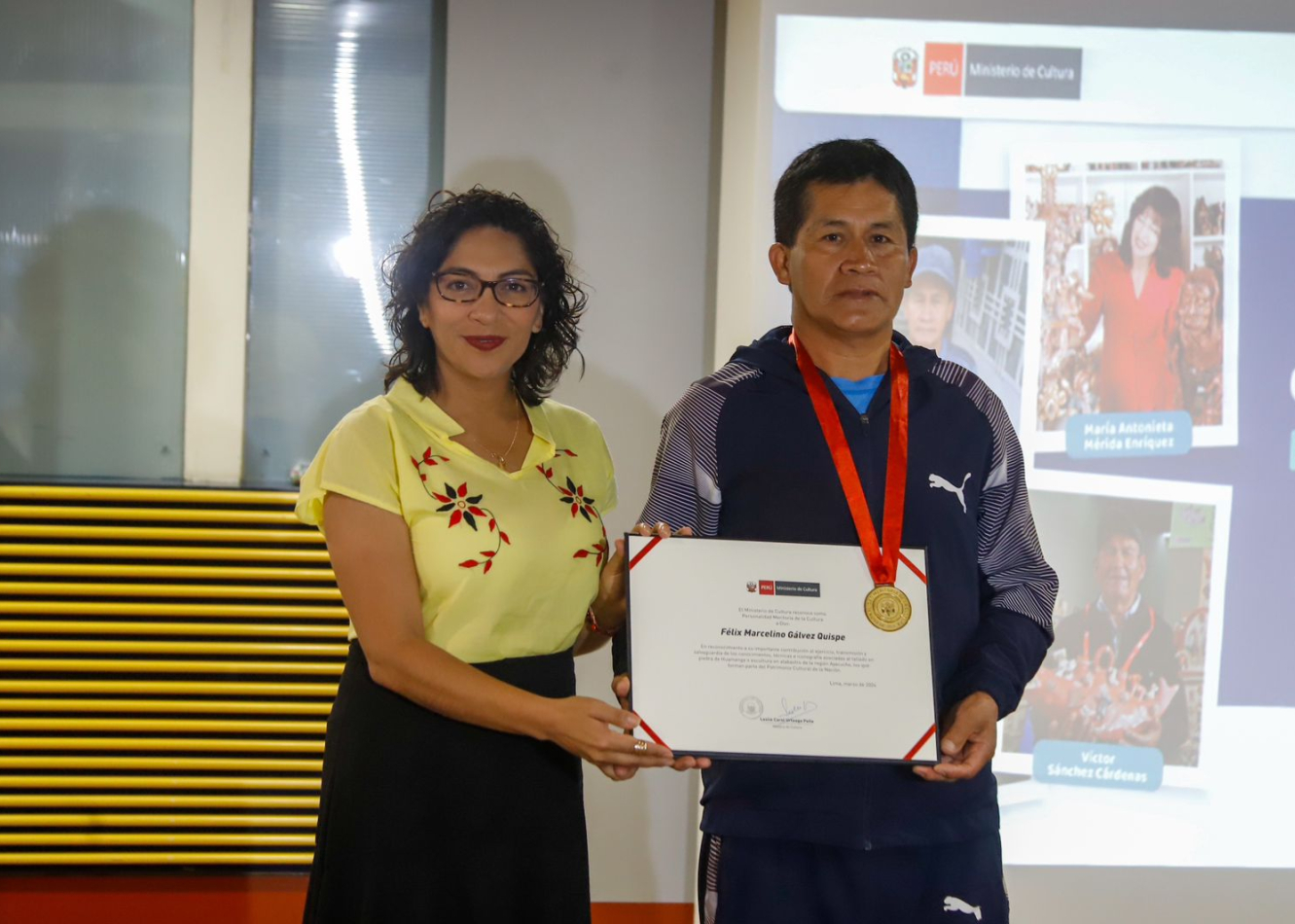 MAESTRO FELIX MARCELINO GALVEZ - TALLA EN PIEDRA DE HUAMANGA