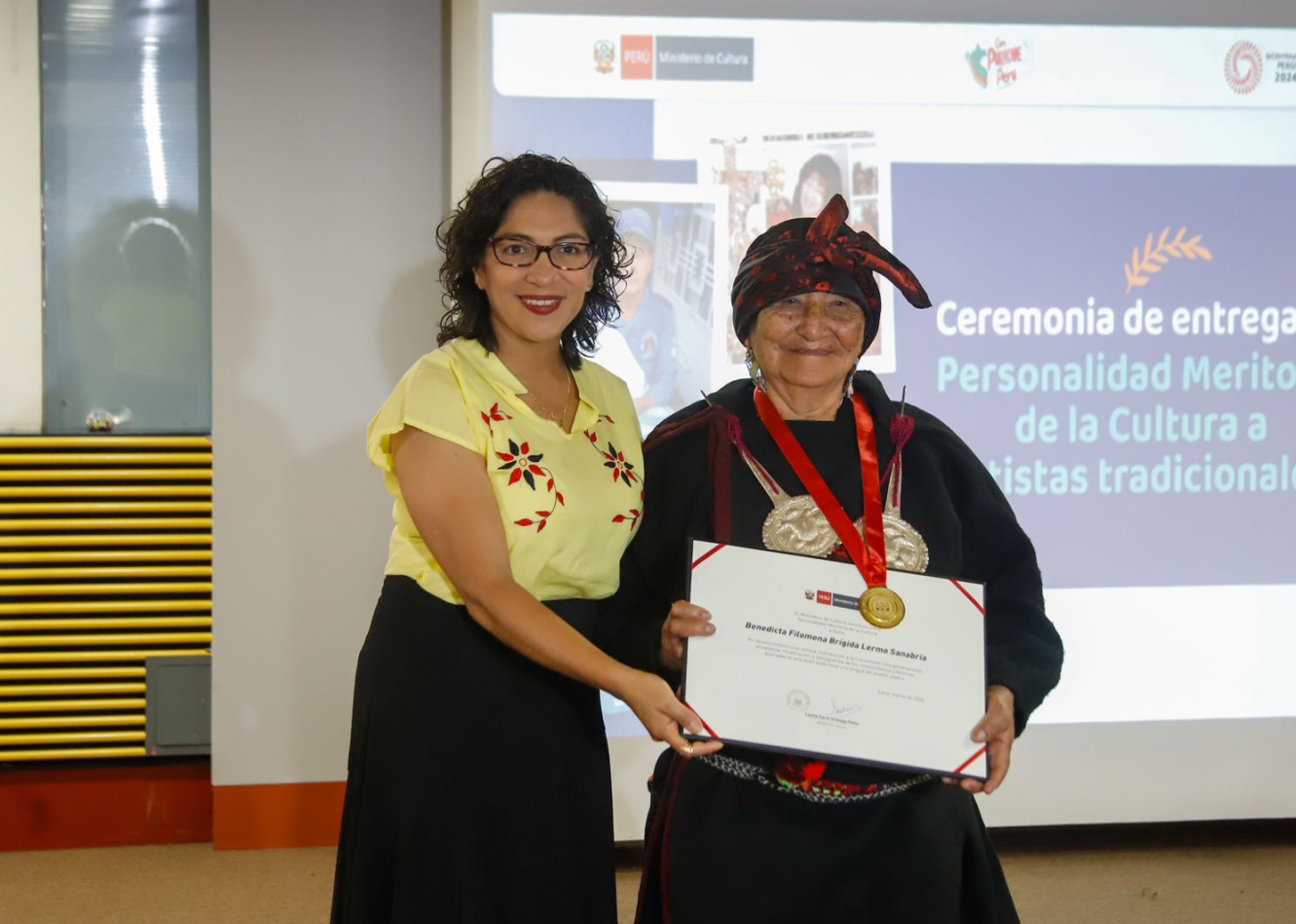 MAESTRA BENEDICTA SANABRIA - TEJEDORA JAQARU